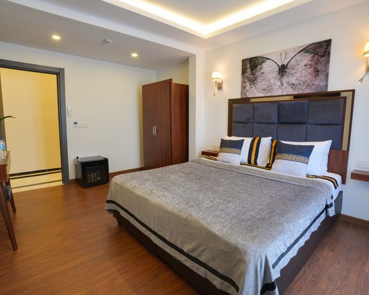 Violin Hotel